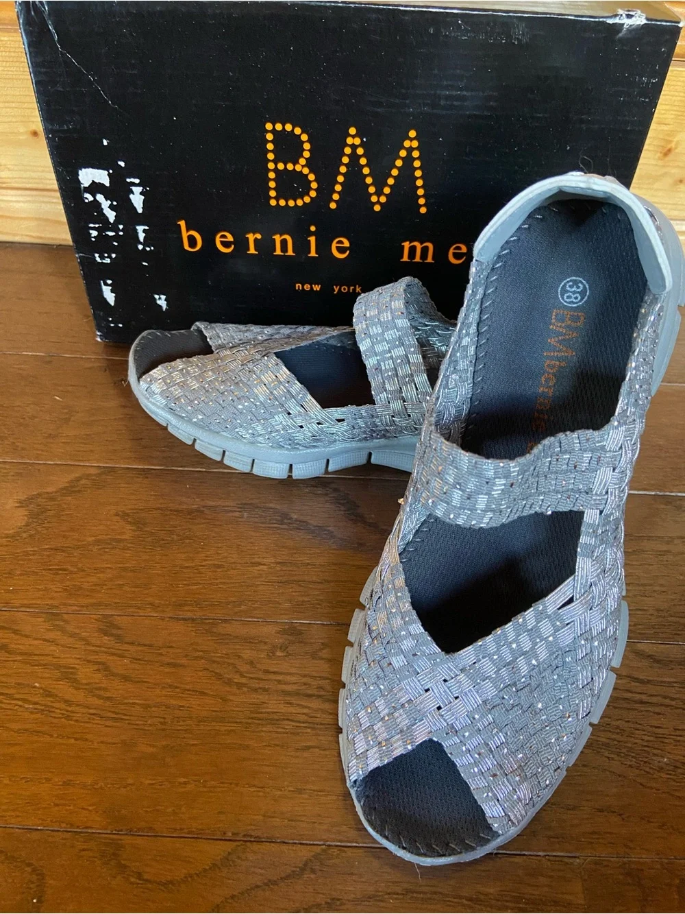 Bernie Mev Comfi Woven Women’s Sandals Sz 7- 7.5 NIB